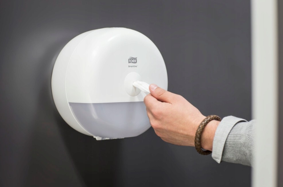 Dozownik Tork SmartOne® do papieru toaletowego - biały